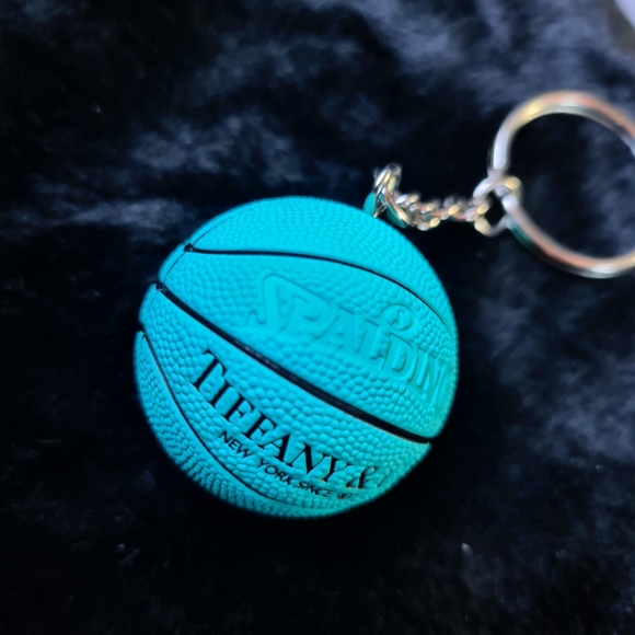 Tiffany & Co Spalding keyring 🩷 - Picture 2 of 7